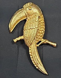 Toucan Gold Tone Lapel Hat Tie Bird Pin - Picture 1 of 7