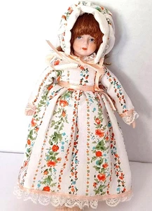 Gorham Agosto 1987 Muñeca del Mes Porcelana 8" - Imagen 1 de 3