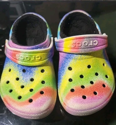 Zuecos forrados de lana Crocs talla 9 niño pequeño  Foto 1 de 4