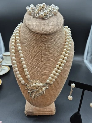 EMMONS VINTAGE SIGNED FAUX Peal NECKLACE/ EARRING/BRACELET SET - Image 1 of 4