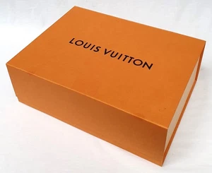 LOUIS VUITTON Klappkarton groß mit Magnetverschluß 35,5x26,7x12,5 cm, neuwertig! - Bild 1 von 2
