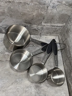 Juego de 4 tazas medidoras para hornear de acero inoxidable, plateadas Foto 1 de 4