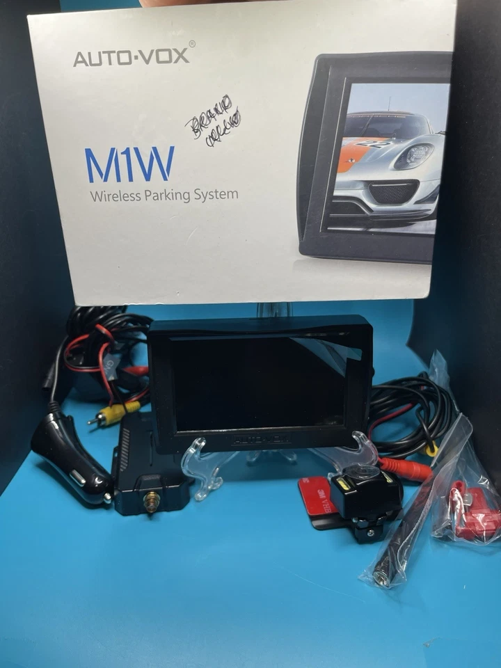 AUTO-VOX Wireless Backup Parking System Camera Kit- M1W - Image 1 of 4