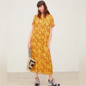 Zara Yellow Floral Pleated Chiffon Midi Dress With Short Sleeves Size Small - Picture 1 of 7