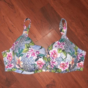 Top de baño floral para todos - Imagen 1 de 5