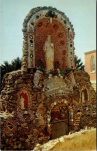 HOLY GHOST CATHOLIC CHURCH Grotto of the Christ King DICKEYVILLE, WI Postcard - Foto 1 di 2