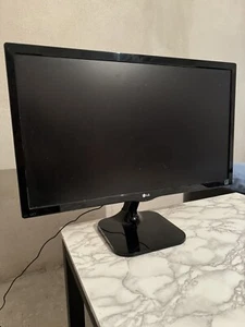 LG 24M47VQ- P Monitor 23,5 Zoll - Bild 1 von 4