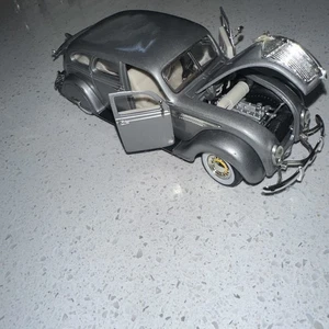 1936 CHRYSLER AIRFLOW SILVER SIGNATURE 1:32 OPENING DOORS, HOOD & TRUNK - Picture 1 of 7