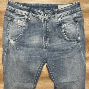 Diesel Jeans Women 26x30 Blue Fayza Relaxed Boyfriend Denim 0829N Fits 30x24 - Picture 1 of 12