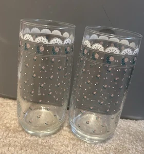 1988 SET OF TWO VICTORIANA 6” DRINKING GLASSES - Picture 1 of 4