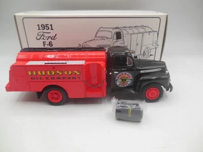 First Gear 29-1039 1951 Ford F-6 tanque de combustible Hudson Oil Co. Banco de monedas 1:34... Foto 1 de 4