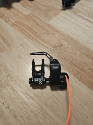 Mathews Ultrarest Integrate MX QAD- Black - Bow Rest- Right Handed Integrated - Image 1 of 3