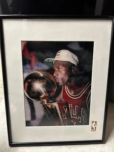 Michael Jordan Kissing Trophy picture framed 1991 NBA Championship finals - Picture 1 of 1