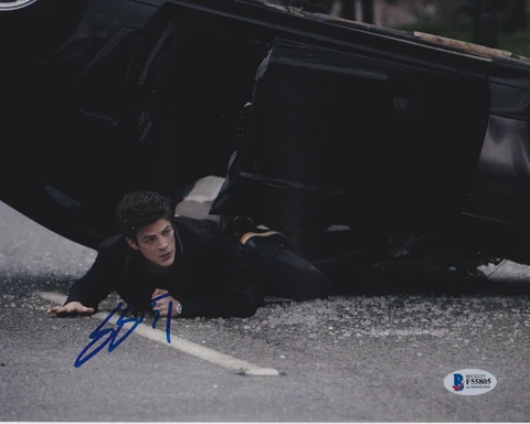 GRANT GUSTIN SIGNED 8X10 PHOTO THE FLASH ARROW BECKETT BAS AUTOGRAPH AUTO A Cover