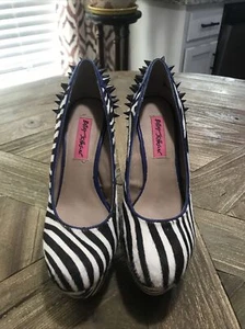 Betsey Johnson Grace Zebra Stripe Closed Toe Platform Stiletto Heel 6M - Picture 1 of 10