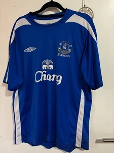 JERSEY: UMBRO SOCCER FOOTBALL SHIRT SIZE LARGE OFFICIAL PRODUCT BLUE WHITE - Picture 1 of 7
