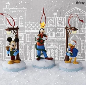 Hallmark Keepsake Disney Set Canti di Natale Interattivo Animato 2018 NOS - Foto 1 di 9