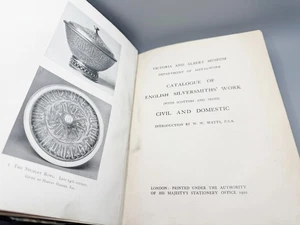VINTAGE 1920 V&A CATALOGUE OF ENGLISH SILVERSMITHS WORK CIVIL AND DOMESTIC BOOK - Foto 1 di 13