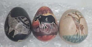 3 bemalte Felseneier mit afrikanischen Tiermotiven 3"ish Giraffe, Nilpferd & Schildkröte? - Bild 1 von 10
