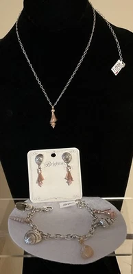 JUEGO DE ARETES Y COLLAR BRAZALETE CONCHAS ALREDEDOR DEL MUNDO BRIGHTON NUEVO CON ETIQUETAS Foto 1 de 4