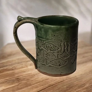 Studiokeramik Becher handgemacht Schnorcheln Vibes grün Tropfglasur Daumenauflage - Bild 1 von 12