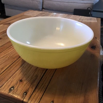 Vintage Pyrex Yellow Mixing Bowl 4 Quart #404 Retro Kitchen Decor Bowl USA - Image 1 of 4