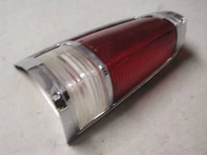 PONTIAC STATION WAGON DRIVER GUIDE 25S TAIL LIGHT & BEZEL 1971 73 - Foto 1 di 3