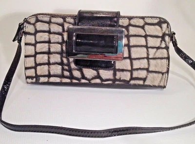 Bolso sin asas KATE LANDRY de hombro con estampado de animales sintéticos charol negro 5x10 Foto 1 de 4