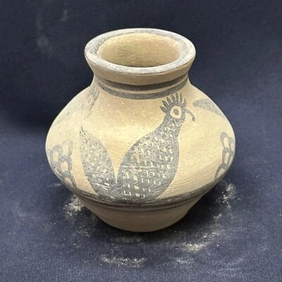 Ancien pot unique en terre cuite de la vallée de l'Indus d'Asie centrale - Photo 1/4