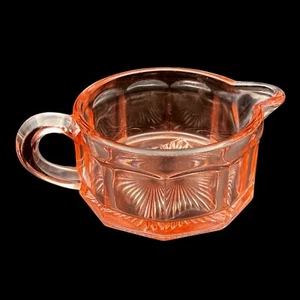 Jarra crema corta Art Deco de vidrio rosa de la depresión vintage mango base estrella - Imagen 1 de 12