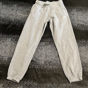 Boys medium Nike sportswear fleece sweatpants - Picture 1 of 8