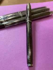 Striking New Perfect Parker Vector 0.7mm Dark Grey Ink Rollerball & Bonus added - Picture 1 of 3