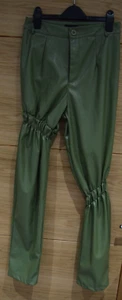 PRETTYLITTLETHING OLIVGRÜNE PU-HOSE GRÖSSE UK 8 R8 - Bild 1 von 4
