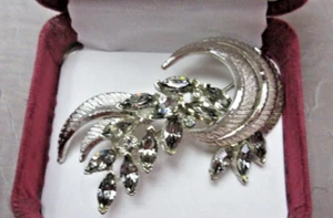 Vintage BSK Brooch Grey Rhinestones Silver-tone Swirled 2-1/2 x 1-1/4" Excellent - Picture 1 of 7