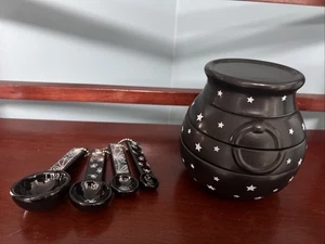 10 Strawberry Street Cauldron Measuring Cups Set And Ceramic Measuring Spoons - Picture 1 of 11