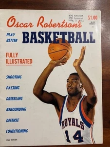 Oscar Roberton's Play Better Basketball Manual 1964 Excellent Condition - Picture 1 of 3