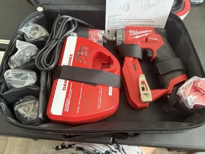 Milwaukee 2505-22 M12 Kit de taladro/destornillador de instalación de combustible nuevo Foto 1 de 3