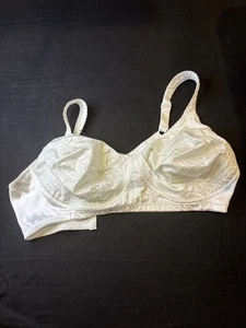 Reggiseno Playtex 44D 18 Ore 4745 Sollevamento e Supporto Bianco con Lati Satinati Senza Fili - Foto 1 di 9