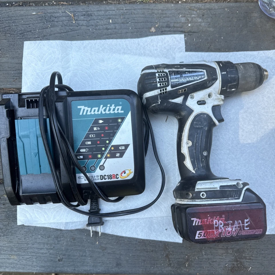Makita 18 volt XFD01 screw gun with battery and charger  - Image 1 of 4