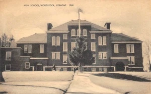 #K1567     WOODSTOCK,  VT.    POSTCARD,   HIGH SCHOOL - Picture 1 of 2