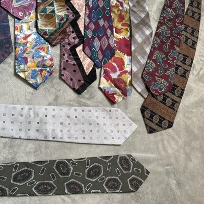Лот из 15 шелковых галстуков коллекции, различные бренды - Изображение 1 из 4