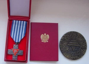 GENUINE POLISH POLAND WWII rare NAZI WWII AUSCHWITZ CROSS MEDAL DOCUMENT GROUP - Picture 1 of 7