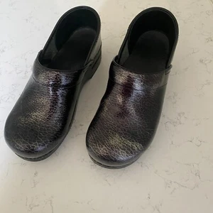 Dansko Genuine Cracked Leather Women's Clogs Size EU40 US 9.5-10 - Picture 1 of 14