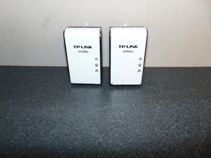 2x TP-Link 200Mbps TL-PA211 AV200 Mini Powerline Adapter - Afbeelding 1 van 5