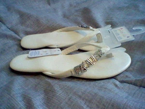 BRAND NEW GIRL'S SIZE 9/10 FLOWER GIRL FLIP FLOPS - Picture 1 of 8