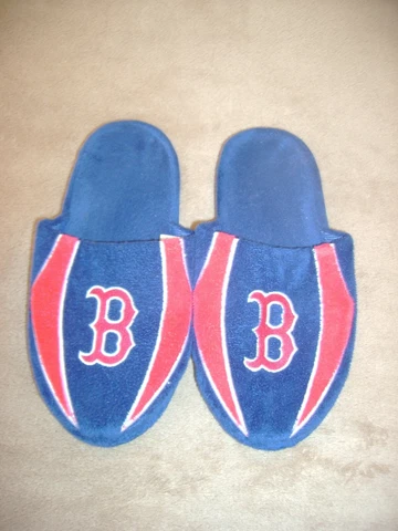 Boston Red Sox Forever Collectibles Slippers--Men's Small (6-7) Cover