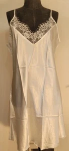 White silky dress / nightgown with lace lining on top & adjustable straps. XL. - Picture 1 of 6