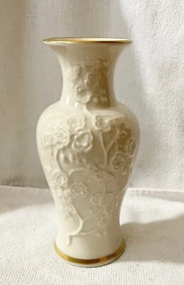 ⚜️Ming Blossom Lenox Vase Collection Elfenbein geprägt mit 24k Besatz 6,5" - Bild 1 von 4