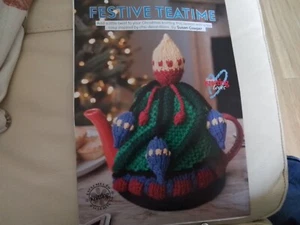 Festive Teatime, Tea Cosy knitting pattern from magazine Susan Cowper (74) - Picture 1 of 2