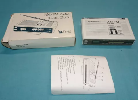 NOS VINTAGE Readers Digest AM FM Radio Alarm Clock 5.5" Long 3.25" Wide 201 2043 Cover